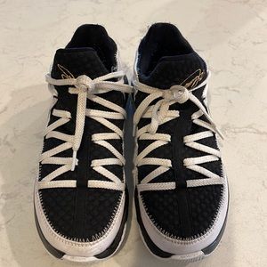 Nike Lebron 17 size 9.5 Men used. Only worn indoors. In very good condition.